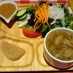 キッチンカリオカ - はまっこセットのサラダとスープ