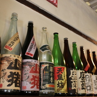 ◎自慢◎店主の地元宮崎から買い付けた焼酎がたっぷりございます