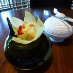 ザ・ロビーラウンジ - テーブルの花は、蘭☆☆☆