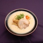 大龍門 - こってり・・・を希望のお客様にはこちらの豚骨ラーメンはいかがでしょうか。