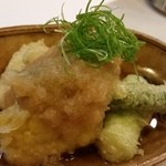 ひろ作 - 穴子、アスパラとトウモロコシの天ぷらみぞれ和え。