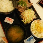 Yoshinoya - ねぎ塩ロース豚焼定食550円