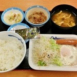 松屋 - ソーセージエッグ定食（400円）