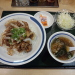 東秀 - 牛カルビスタミナ丼550円