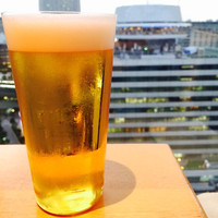 ひつまぶし名古屋備長 マロニエゲート銀座1店 - 薄いグラスに冷た〜いビール。とりあえず。
                お値段は場所柄やや高め。(｡-_-｡)