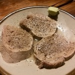 たん焼 忍 - ゆでたん。柔らかくて美味♥お店の名物