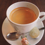 Cafe Morozoff - ドリンクはコーヒーに。サンドウィッチとよく合います。
                      