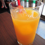 カフェ モロゾフ - サンドウィッチセットは、ちびつぬとシェアしたので、
単品でオレンジジュースを注文。