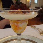 ラトラス - 「オマール海老のコンソメジュレとカリフワラーのブルーテ函館産ウニとキャヴィア添え 」