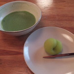 菊壽堂義信 - 抹茶と「あお梅」（2015年6月）