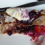 山岡ピザ - 切り分けてお皿に