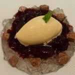 ラ・カシェット - デザート、ダークチェリーとバニラアイス