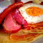GARDEN HOUSE KAMAKURA - パンケーキ＋ソーセージトッピング♪