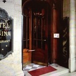 HOTEL REGINA - 入り口は小さい