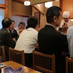 吉野鮨本店 - カウンターは周辺のサラリーマンで一杯