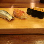 吉野鮨本店 - 追加：左から”小肌/赤貝/雲丹