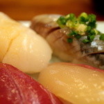 吉野鮨本店 - 帆立/鯵