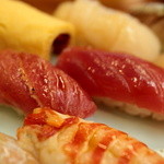 吉野鮨本店 - 「トロ」命名の店で「中トロ」を食す