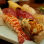 吉野鮨本店 - 全てに煮きり醤油が塗られているので、醤油を付けずに、そのままどうぞ！