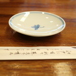 吉野鮨本店 - 予約席には小皿/箸がセットされてありました
