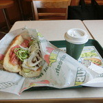 SUBWAY - 今日の日替わりBLTのAセット(サンド+飲み物)。500円。