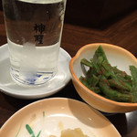 鳥せい - Cセット①：飲物（生原酒）、つきだし（山クラゲ梅肉あえ）、お口直しの大根おろし