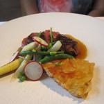 ラ・ターブル・ド・トリウミ - A5級 黒毛和牛 イチボのグリル　早採りインゲンと大磯クレソンのサラダと共に　プラス￥800