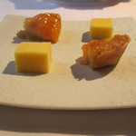 ラ・ターブル・ド・トリウミ - フレッシュアプリコットのタルト　マンゴーのギモーブ