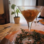 ほんのり甘い有機新人参のムース　軽い地鶏のコンソメジュレと共に