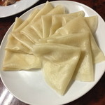 中華美食府 - 北京ダック１羽（４，６８０円）のダックを巻く餅（皮）　２０１５年６月