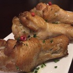 エ パタティ エ パタタ - 鶏手羽元の燻製（3本）　390円