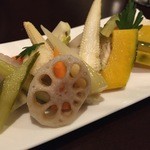 エ パタティ エ パタタ - 自家製ピクルス　380円