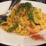 エ パタティ エ パタタ - エビクリームソースのタリオリーニ　1,190円