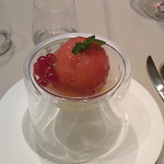 Dominique Bouchet - デザート（桃ソルベ）