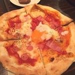 Pizza5 - ガーリックチョリソとビスマルクのハーフアンドハーフ(^_^)