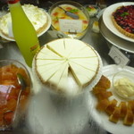 キャナリィ ロウ - レモンチェロのサバラン、チーズケーキタルト