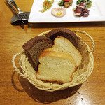 アンティカ オステリア マジカメンテ - ミルクパンも健在〜♬