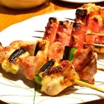 串鳥 - 鳥精肉、チーズベーコン、
豚キムチ巻
