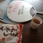 Taiyaki Tachibanaya - 贅沢最中とお茶と団扇