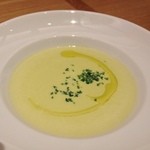ARBOL - かけられたオリーブオイルまで美味しかったスープ