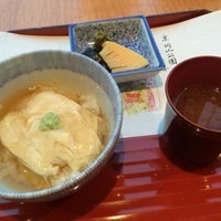 美濃吉 阪急四条河原町店 - 湯葉あん掛け御飯。山葵の風味と吉野葛のあんが良くマッチしています。
