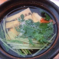 美濃吉 阪急四条河原町店 - 鯛と筍の小鍋。出汁の美味しさがあるからこそ、筍の香りが活きています。