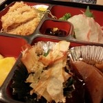 味のきんせい - 御膳…揚げ物(鶏）、刺身(鯛）、お浸し(ほうれん草）、煮物(大根）、果物(パイナップル）