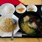 菜佳肴 - 鶏がらスープ麺とハーフチャーハン（700円）