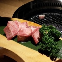和牛焼肉じろうや 介 wagyu&sake 名古屋駅前本店 - 厚切りタン元