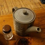 駒形どぜう - これに出汁が入っています。ずっと火がついているので煮詰まって焦げないように足しながら食します。