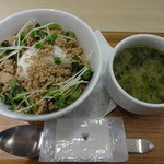 Nana's green tea - 鶏そぼろどんぶり(S)：600円