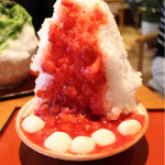 目白 志むら - 生いちご（950円）に白玉追加（100円）。天然氷（100円）で。