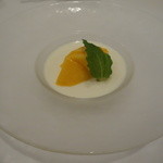 龍圓 - 杏仁豆腐・宮崎マンゴー添え