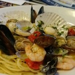 イタリア食堂amico - 4種類の貝と小エビの地中海風スパゲッティ